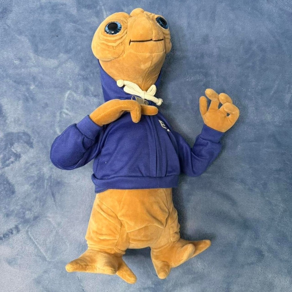 E.T. the Extra-Terrestrial plush toy 15 inches tall universal studios